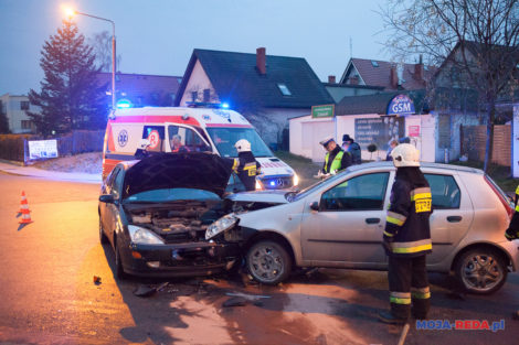 Wypadek na skrzyżowaniu ul. Fenikowskiego z Brzechwy 4