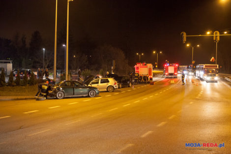 Trzy auta zniszczone po kolizji na ul. Gdańskiej przed zjazdem na ul. Pucką 9