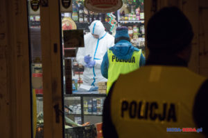 Napad z bronią na sklep spożywczy przy ul. Gniewowskiej 3
